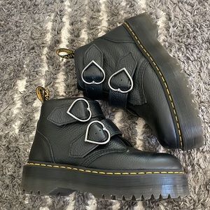 Devon heart platform boots